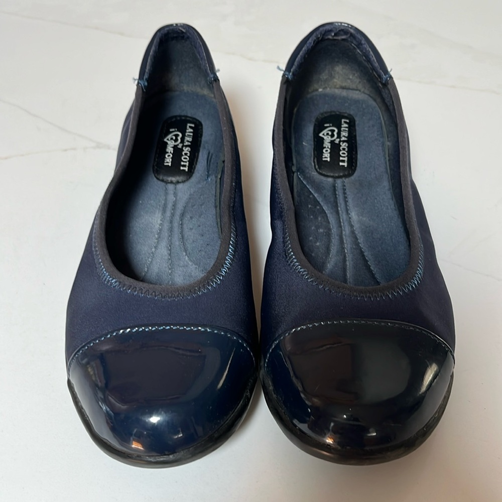 Laura Scott Navy Flats Size 6 1/2. I ❤️Comfort